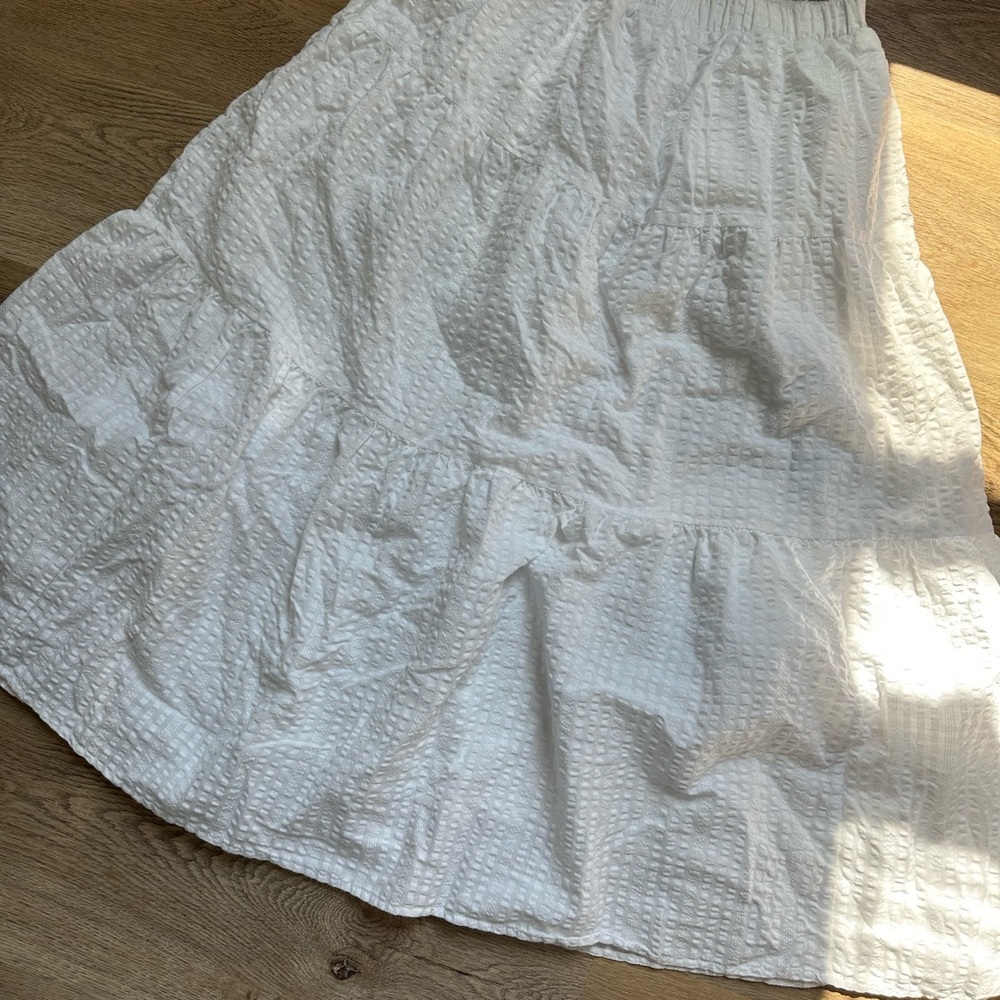 Old Navy White Crinkled Skirt
